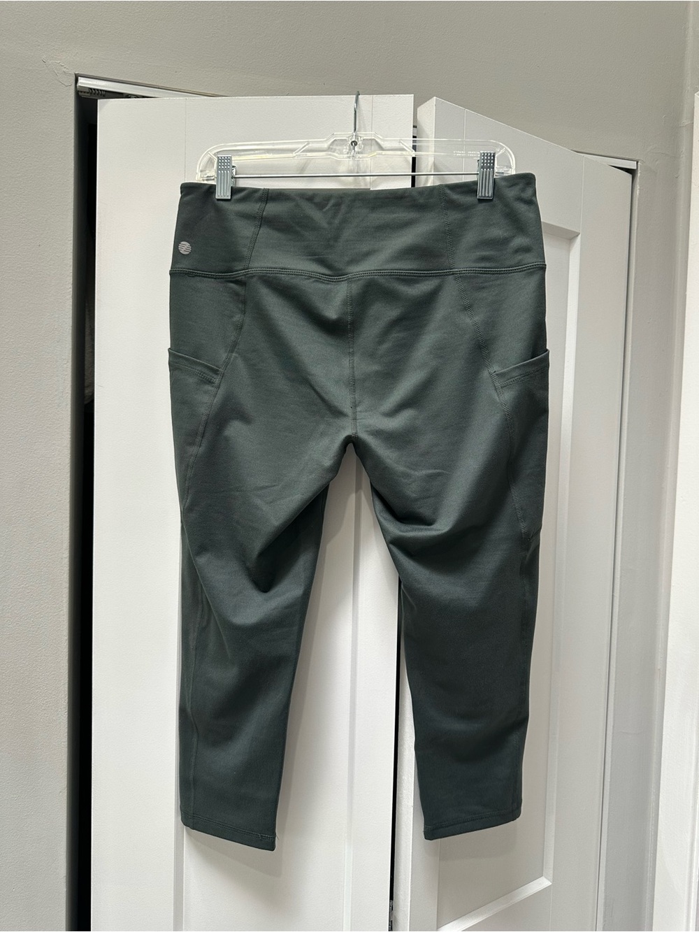 Z Zella Cropped Active Leggings - Olive Urban Green - Picture 2 of 3